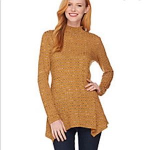 Logo by Lori Goldstein blouse 2x